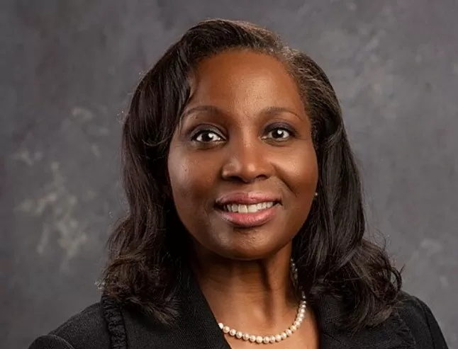 Justiça proíbe, temporariamente, demissão de Lisa Cook do Fed