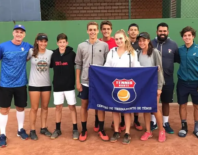 Jovens do Instituto Tenis Route, beneficiado pelo Match Point Brasil