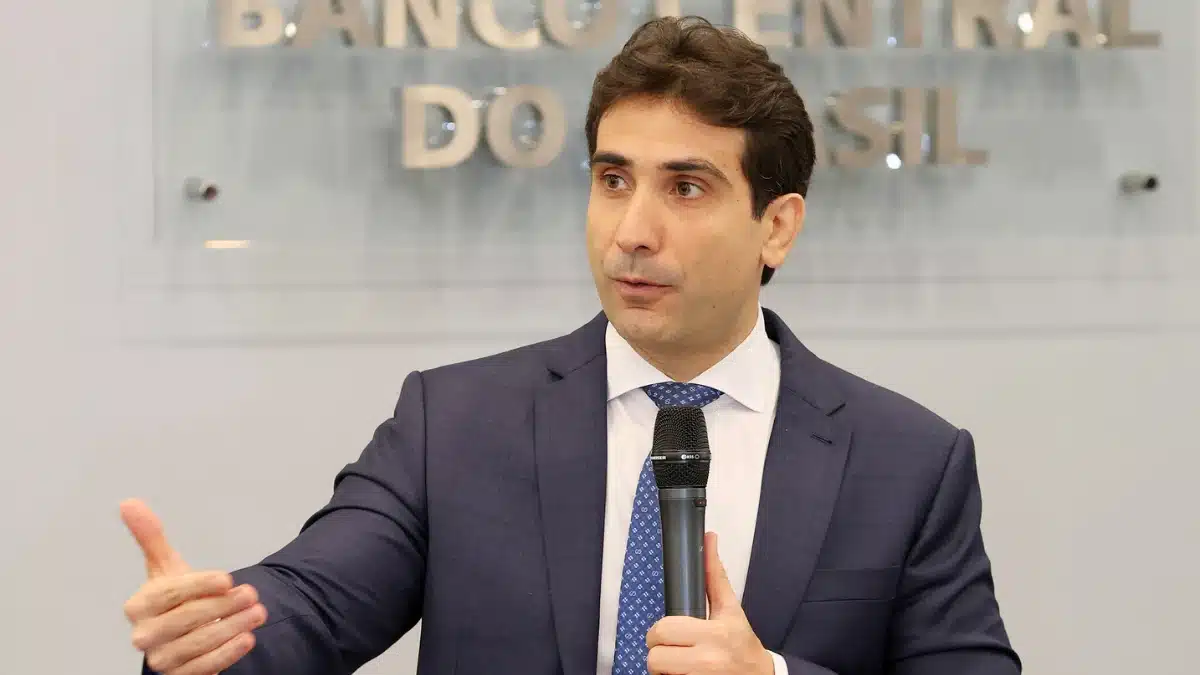 Gabriel Galípolo, presidente do Banco Central, falando em um evento.