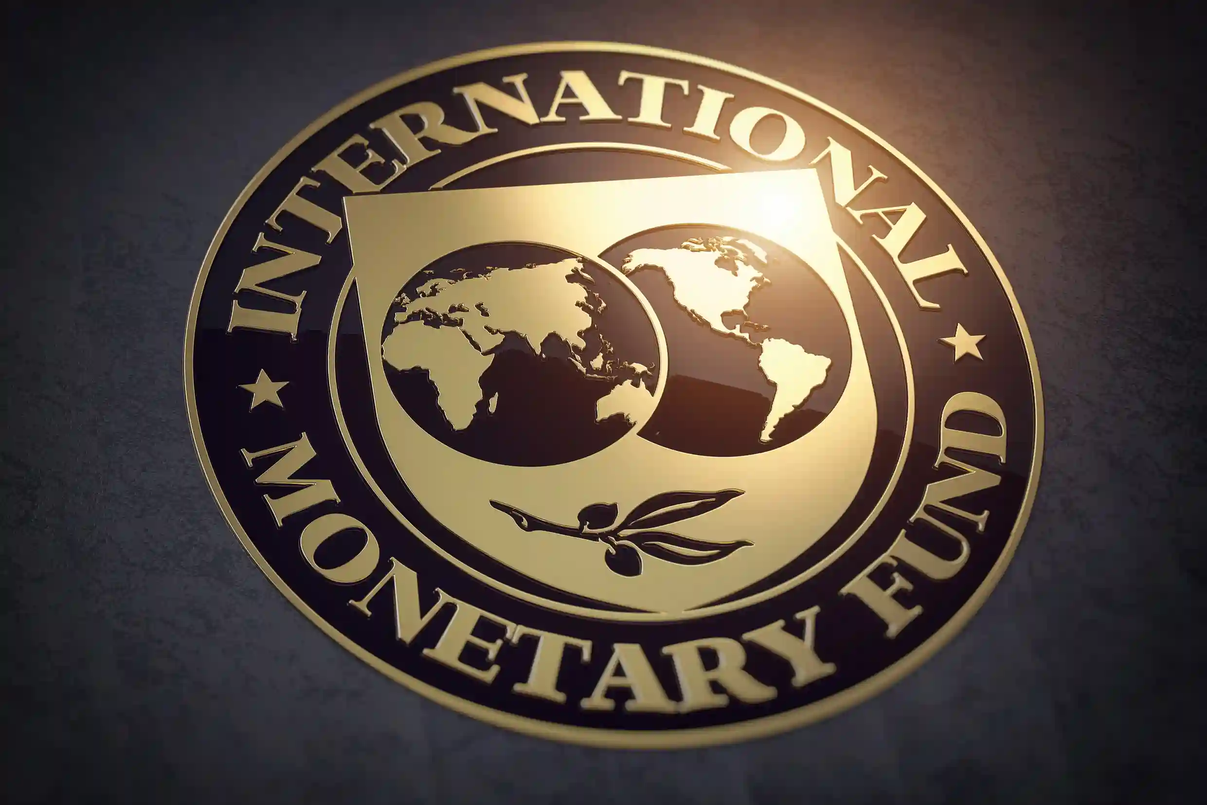 FMI melhora projeção