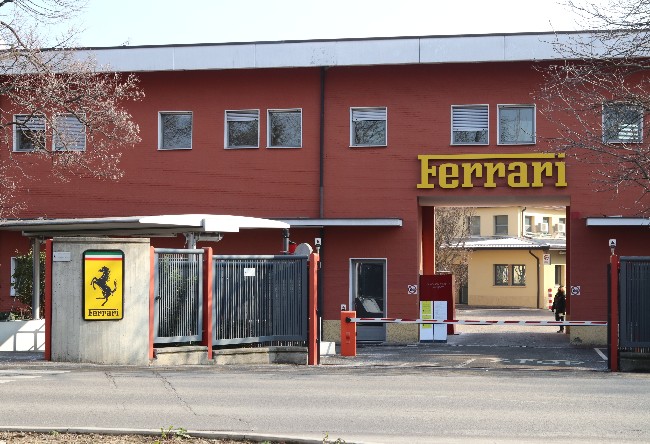 Fachada da fábrica da Ferrari, em Maranello, na Itália.
