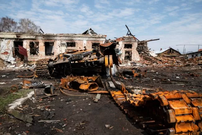 Tanque russo destruído na guerra da Ucrânia
