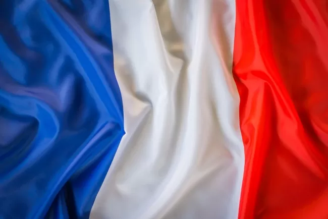 Primeiro-ministro da França é reconduzido ao cargo
