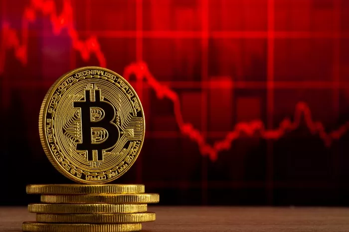 Bitcoin recua ao menor nível em seis meses