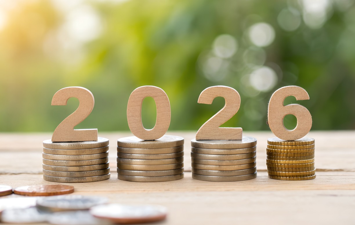 melhor renda fixa em 2026: imagem de pilhas de moedas e 2026 escrito sobre elas