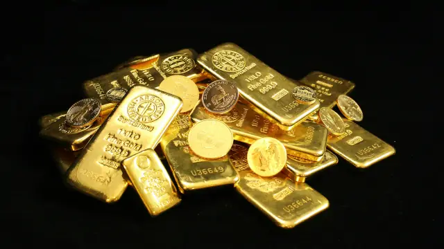 Preço do ouro dispara e supera US$ 5,3 mil por onça com queda do dólar