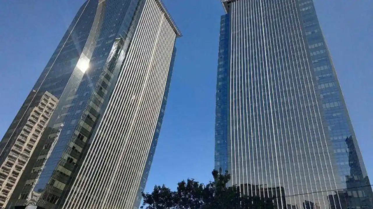 São Carlos vende R$ 742 milhões em ativos no segundo trimestre de 2026, com edifícios corporativos da empresa em destaque.