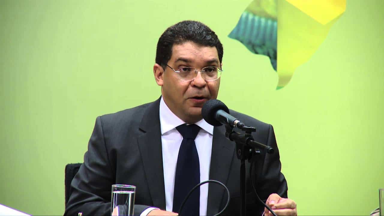 Secretário do Tesouro diz que dívida bruta do Brasil deve chegar a 94% do PIB