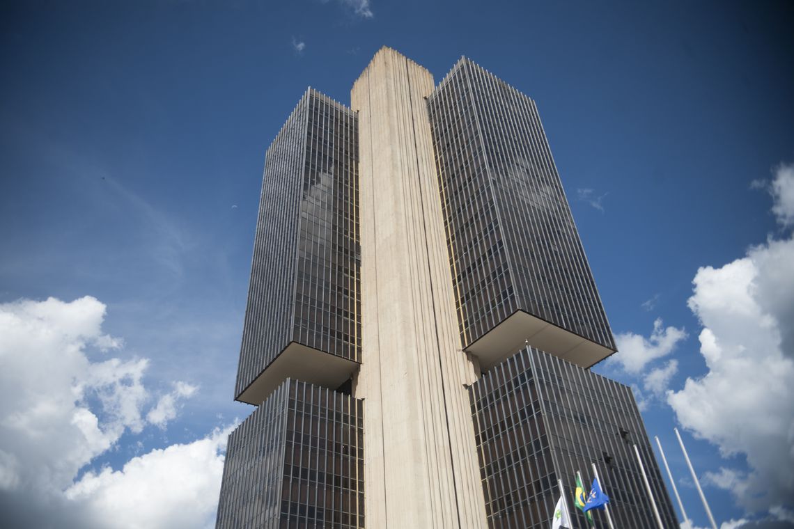 Depreciação cambial não representa risco e não afeta crescimento, diz BC