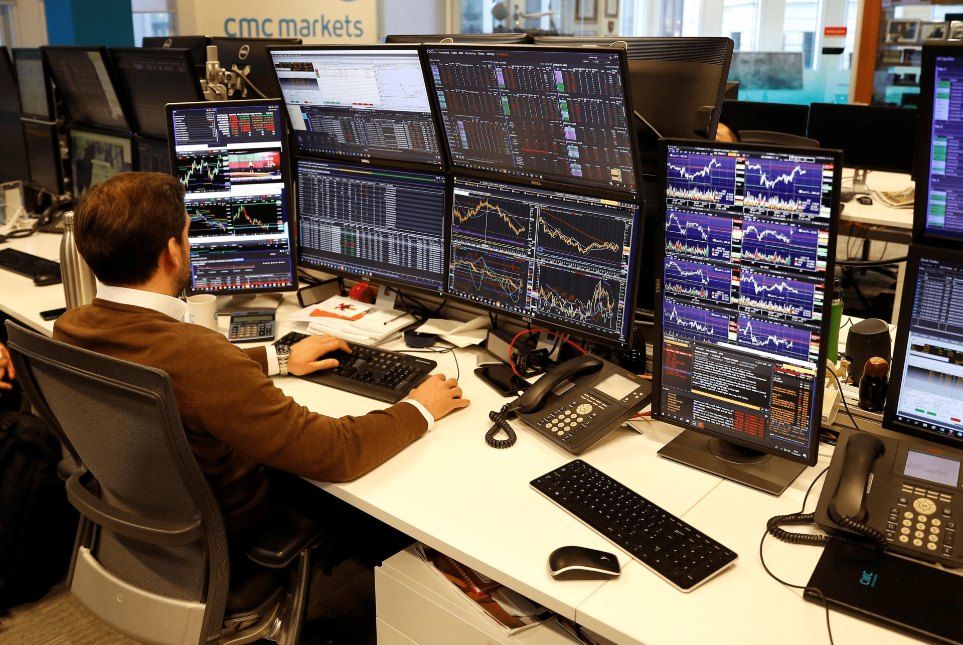 Ibovespa perde fôlego com realização de lucros e cenário misto no exterior