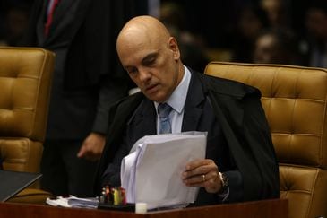 STF adia julgamento sobre dados financeiros em investigações após voto de Alexandre de Moraes