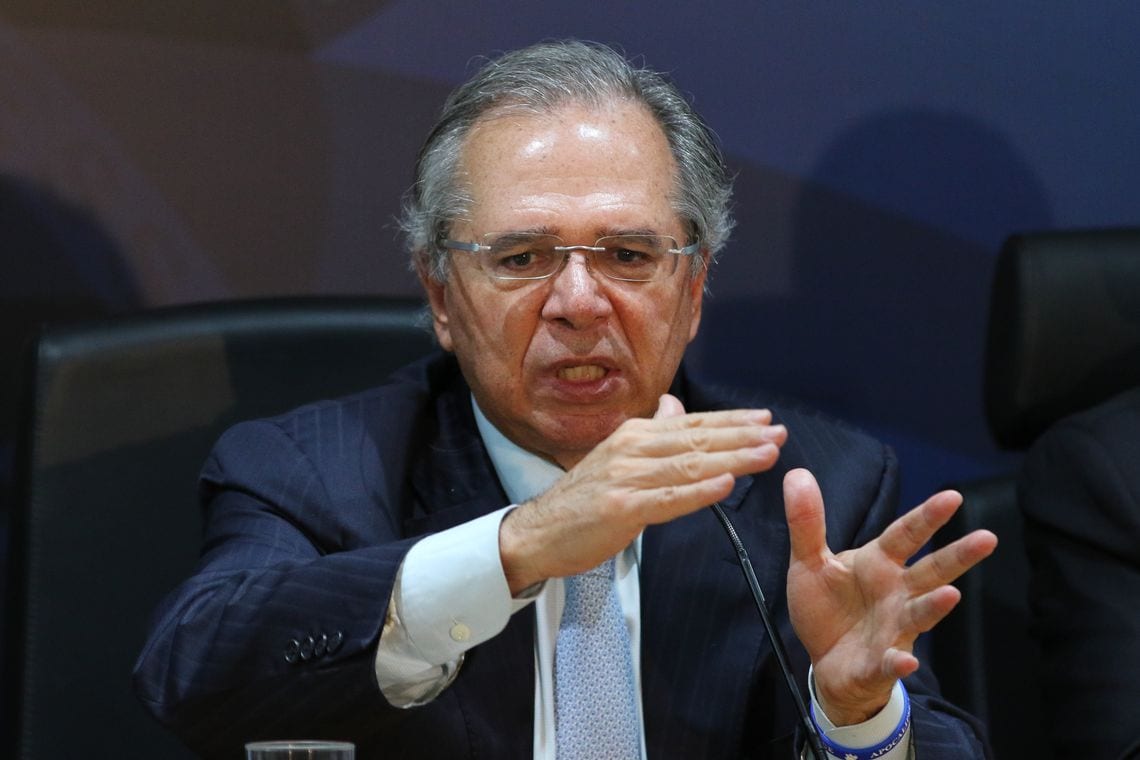 Governo deve autorizar corte de até 67% em salário em áreas específicas