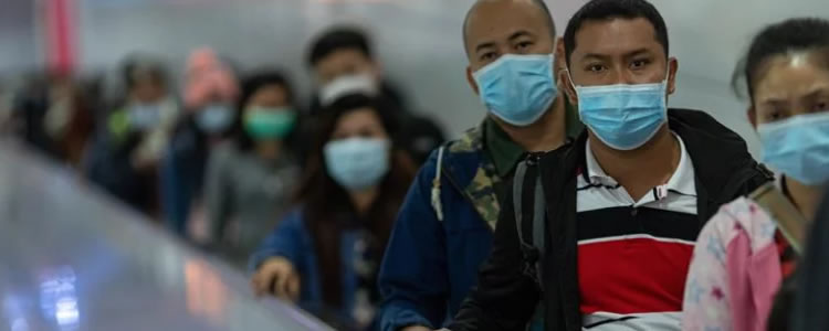 Reação dos EUA ao coronavírus revolta chineses