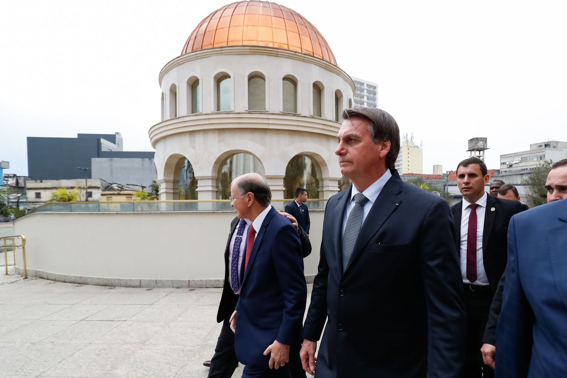 Bolsonaro não vai mais dar desconto na conta de luz de igrejas
