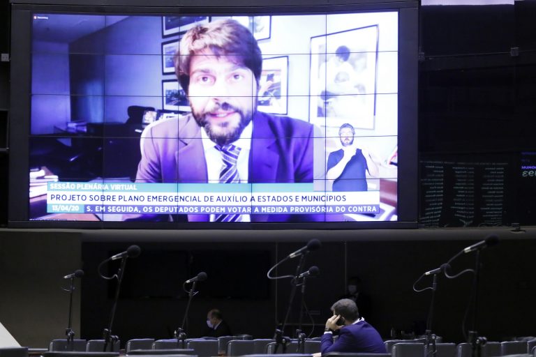 Câmara aprova texto-base da ajuda a estados e municípios durante pandemia