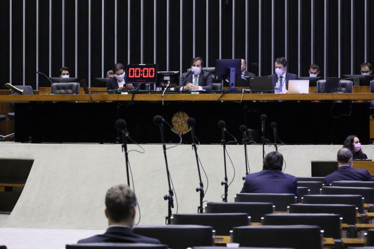 Câmara aprova em 1º turno alterações na PEC do “orçamento de guerra”