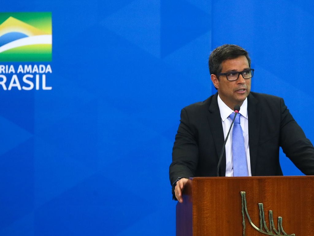 Ritmo de retomada definirá espaço para corte de juros, diz Campos Neto