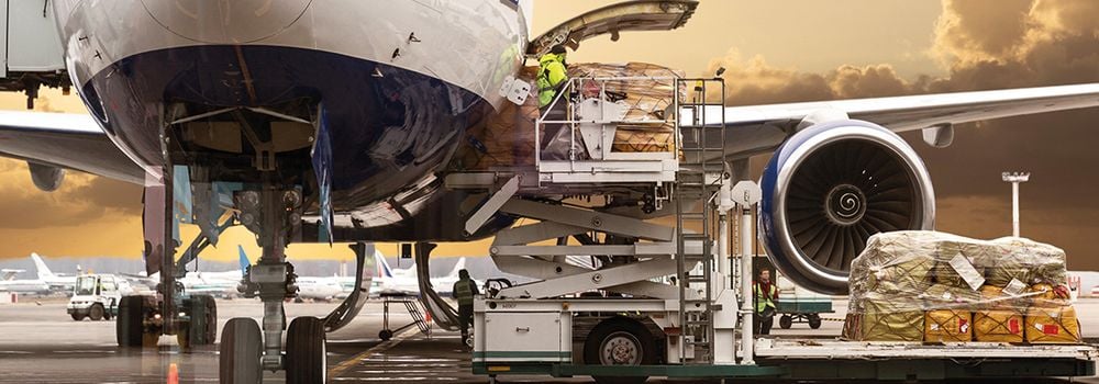 Demanda global por frete aéreo caiu 17% em junho, diz IATA
