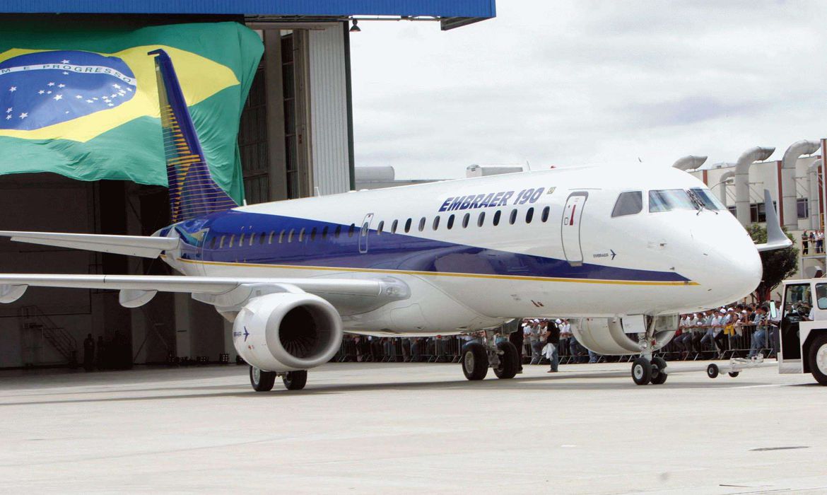Embraer (EMBR3): TRT propõe layoff e reversão de demissões