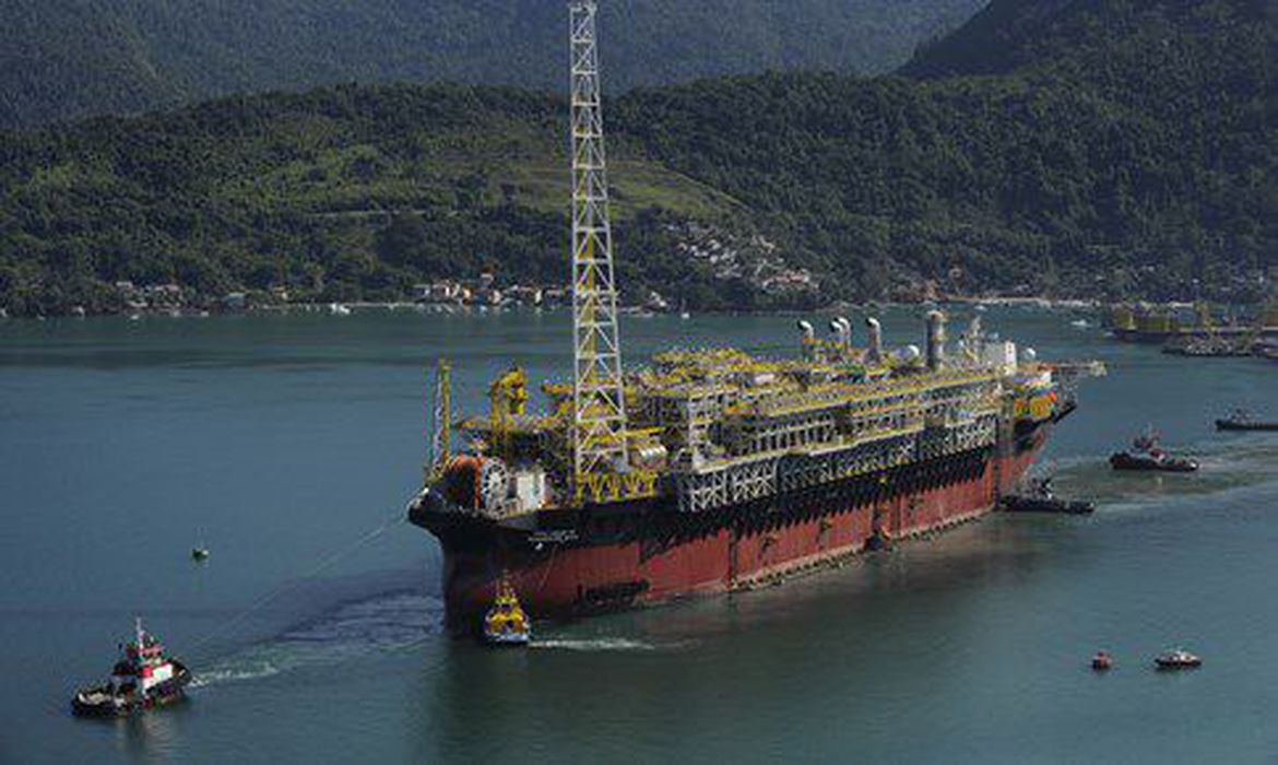 Petrobras (PETR4) inicia venda de fatia em blocos na Bacia do Espírito Santo