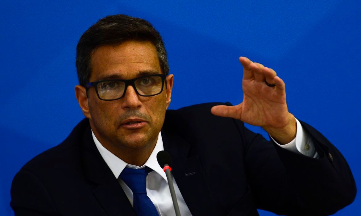 Presidente do BC diz que fará o necessário para controlar inflação