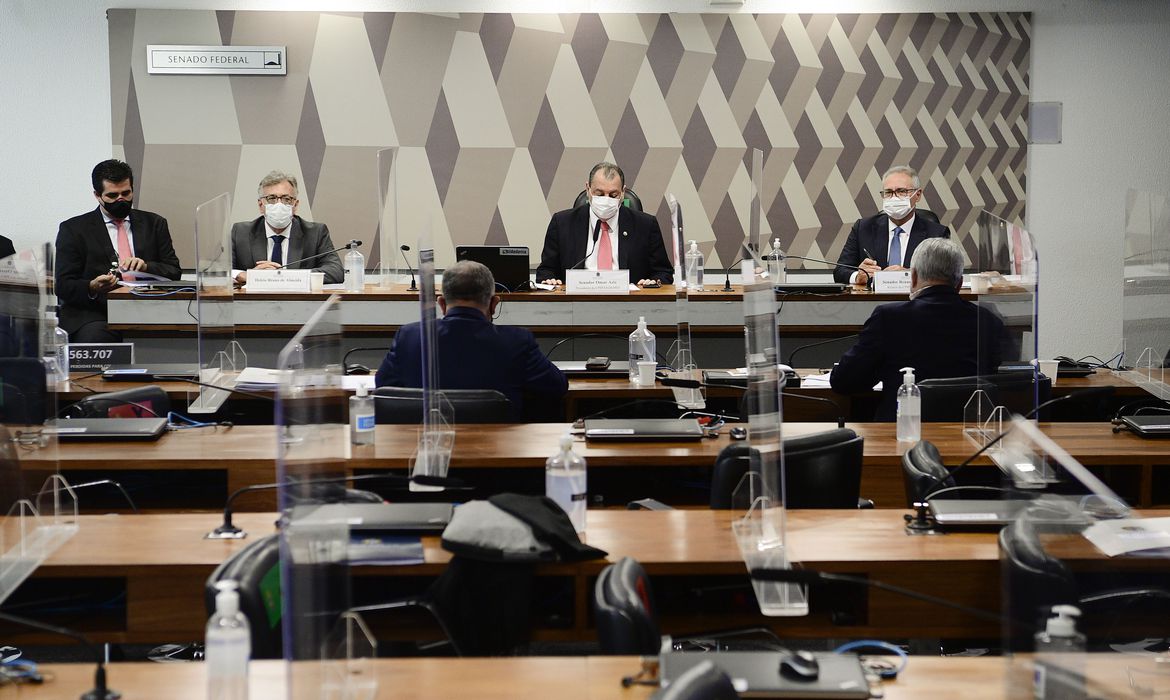 CPI: Hélcio Bruno nega envolvimento em irregularidade na compra de vacina