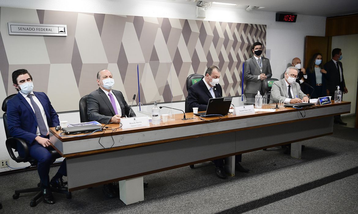 Ricardo Barros nega envolvimento em negociação de vacinas à CPI