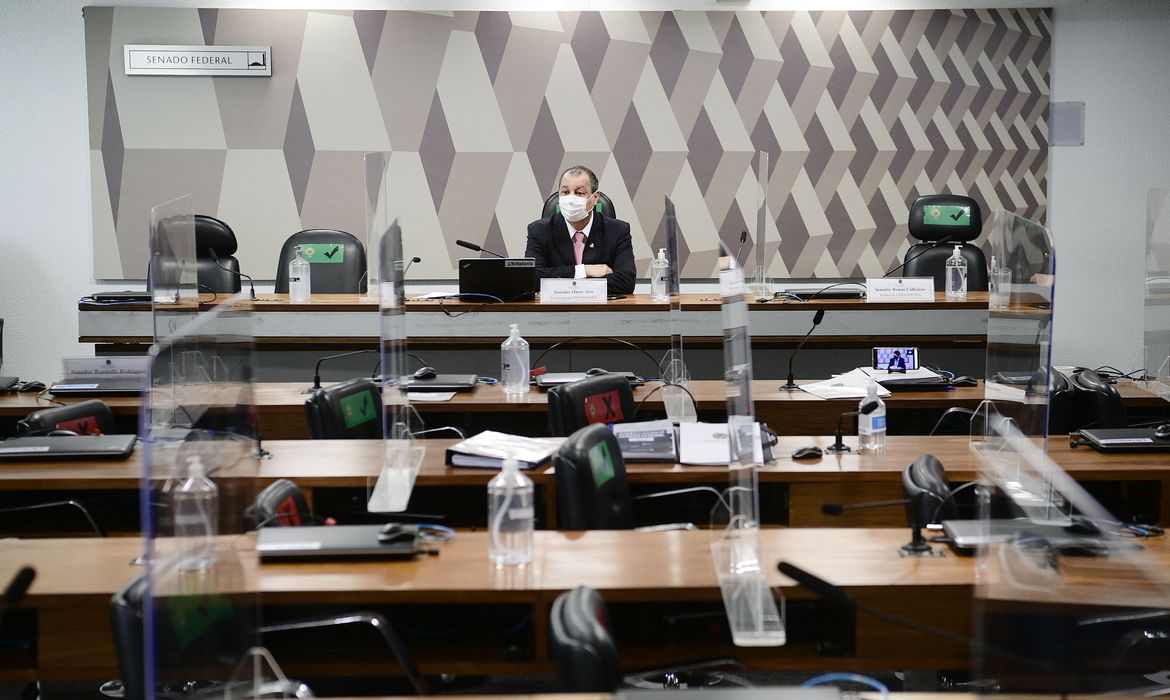 CPI reage à ausência de advogado e pede retenção de passaporte