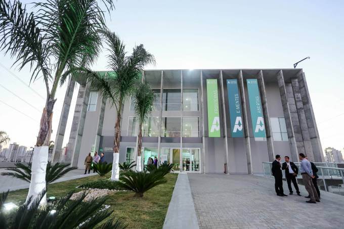 Ânima (ANIM3) x Ser (SEER3): quem fica com a Laureate?