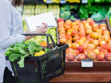 Intenção de consumo das famílias tem melhor janeiro desde 2015, diz CNC