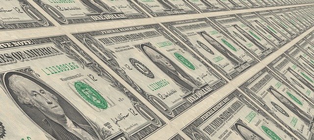 Dólar aprofunda as perdas e cai para R$ 4,87, baixa de 2,24%