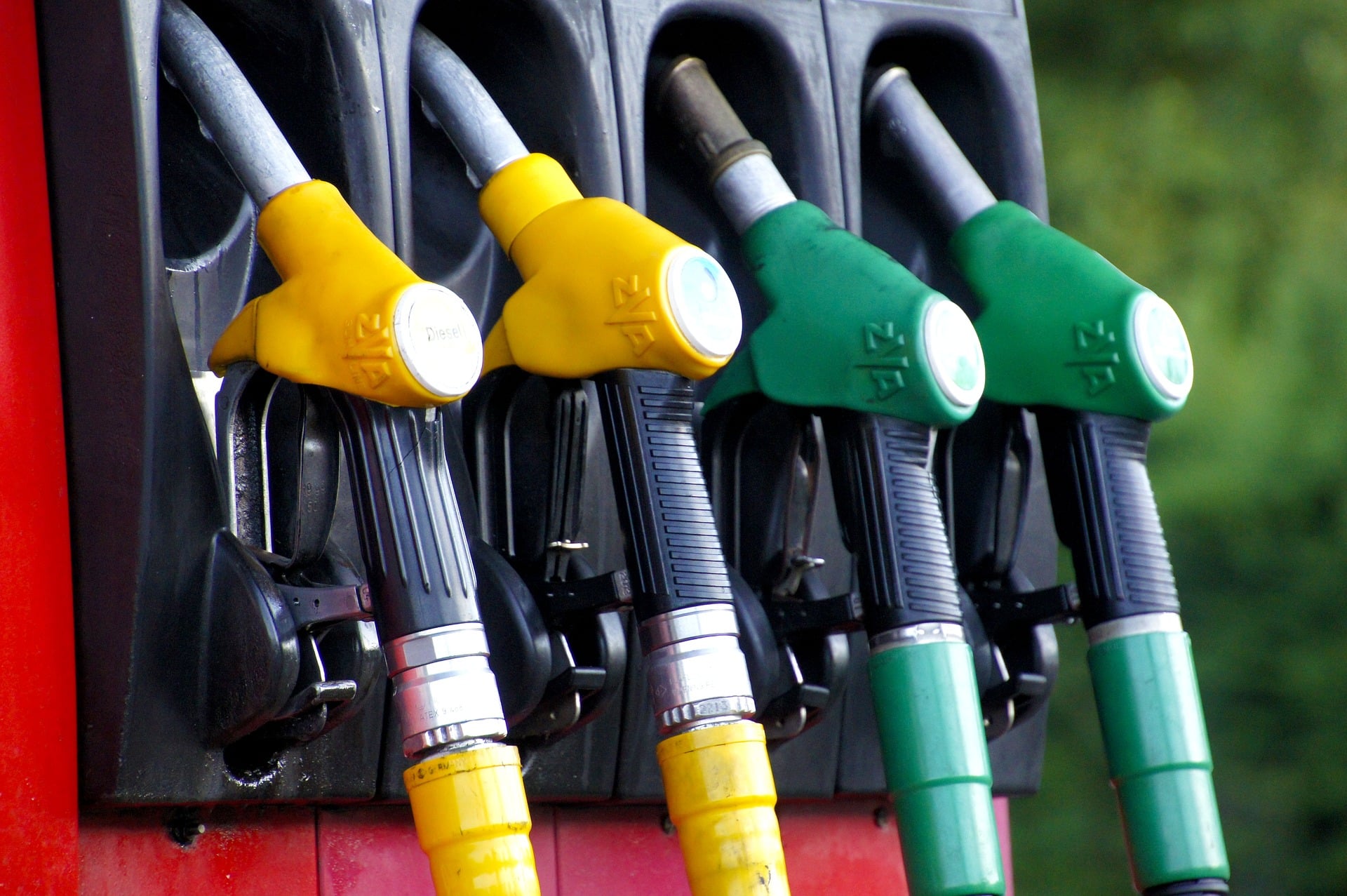Petrobras (PETR3 PETR4) informa sobre venda de refinarias e eólicas e eleição de conselheiro em AGE