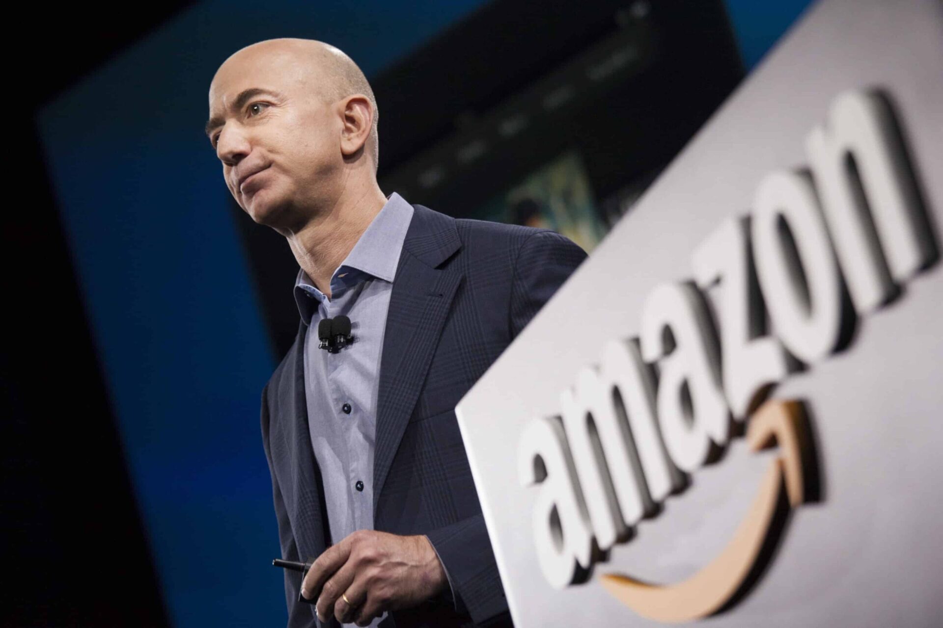 Jeff Bezos embolsa US$ 2 bi com venda de ações da Amazon