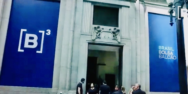 B3 (B3SA3): número de investidores pessoa física passa de 3 milhões