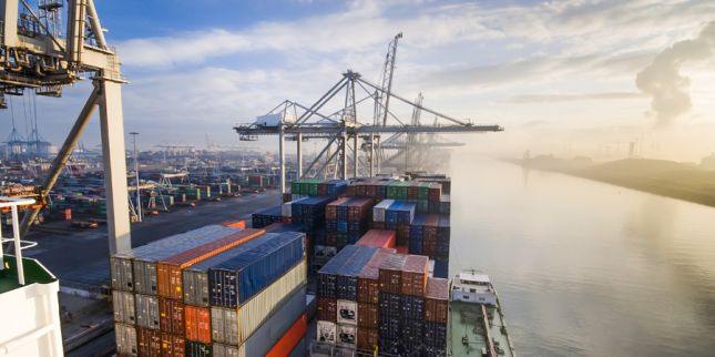 Balança comercial alcança o maior superávit da série histórica em 2021, diz FGV