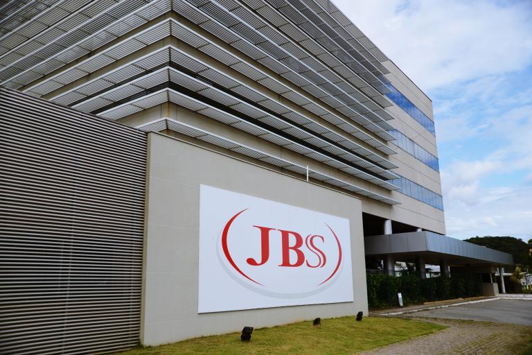 JBS (JBSS3) investe R$ 134 milhões no mercado de fertilizantes