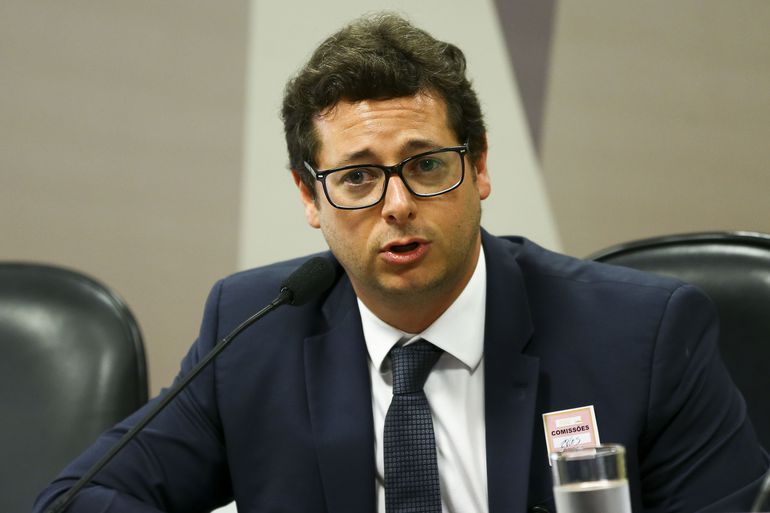 CPI da Covid: Calheiros pede prisão de Wajngarten em depoimento conturbado