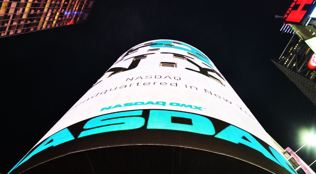 Mercados globais abrem mistos; baixa das techs preocupa