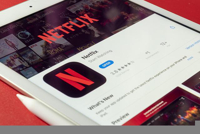 Vale investir na Netflix agora? Entenda o que acontece com as ações
