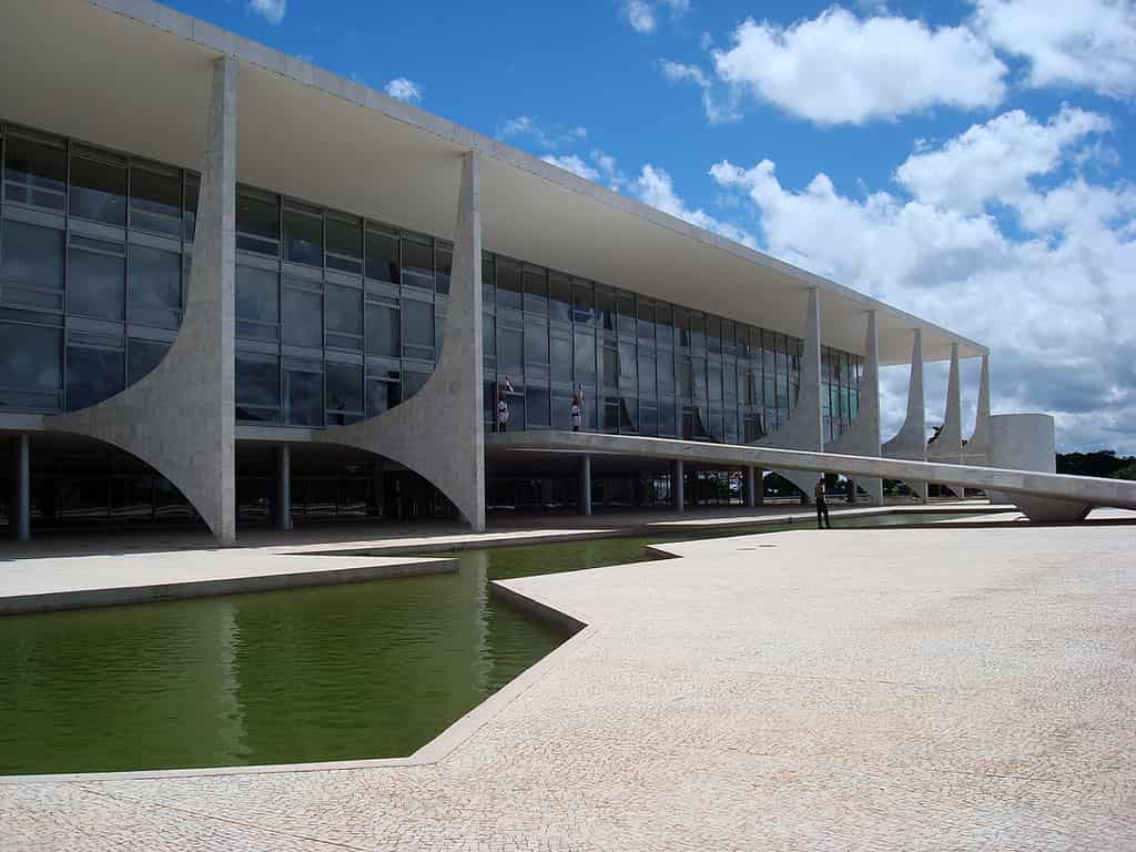 Banco dos Brics aprova empréstimo de US$ 1 bi para Brasil