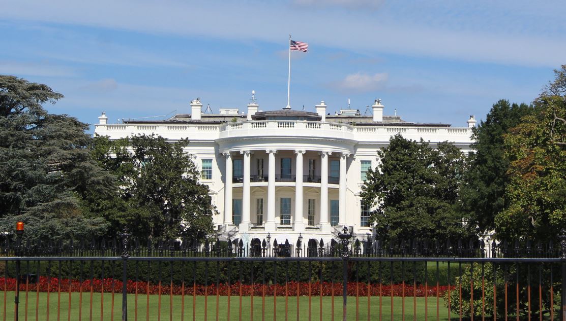 PIB dos EUA cresce 4% no quatro trimestre, ligeiramente abaixo da mediana