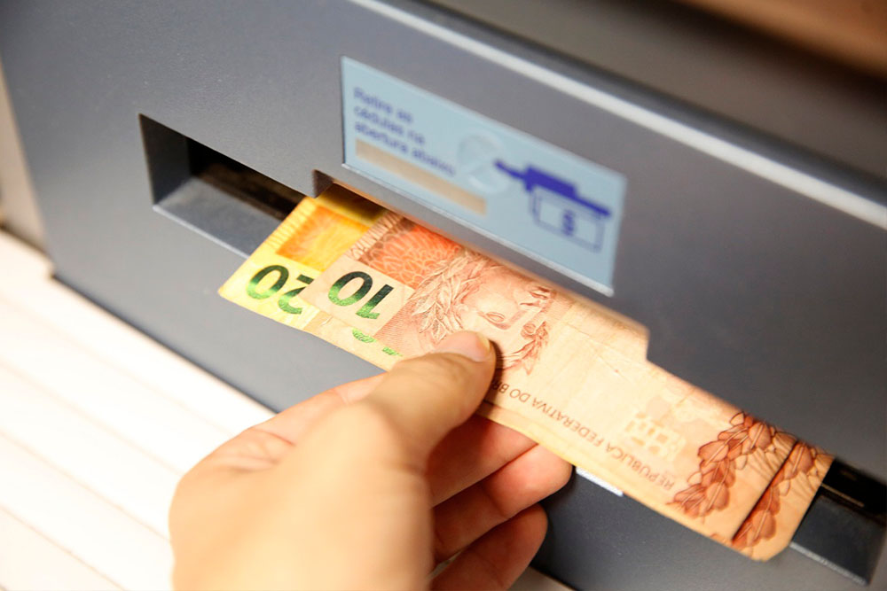 Saques na poupança superam depósito em R$ 15,4 bilhões em março