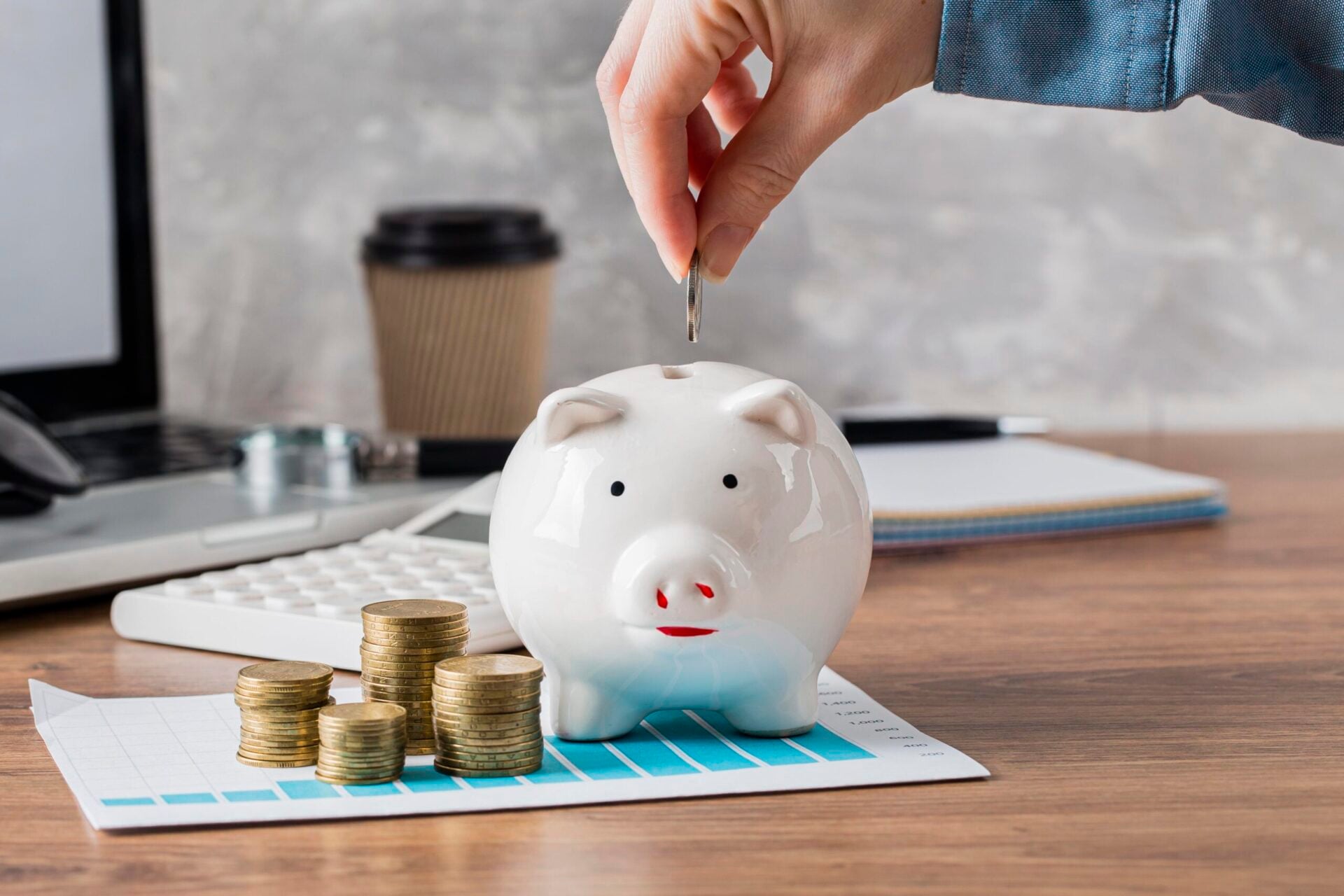 Saúde financeira: brasileiro gasta mais do que ganha e não sabe reconhecer bom investimento