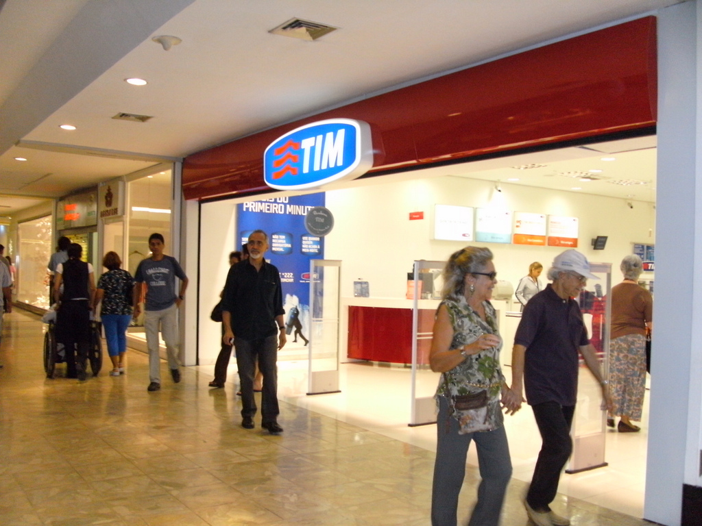 TIM (TIMP3) tem queda de 23,9% no lucro ajustado no 2TRI