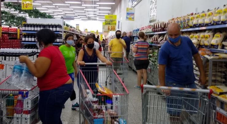 Vendas no varejo recuam 0,1% em dezembro