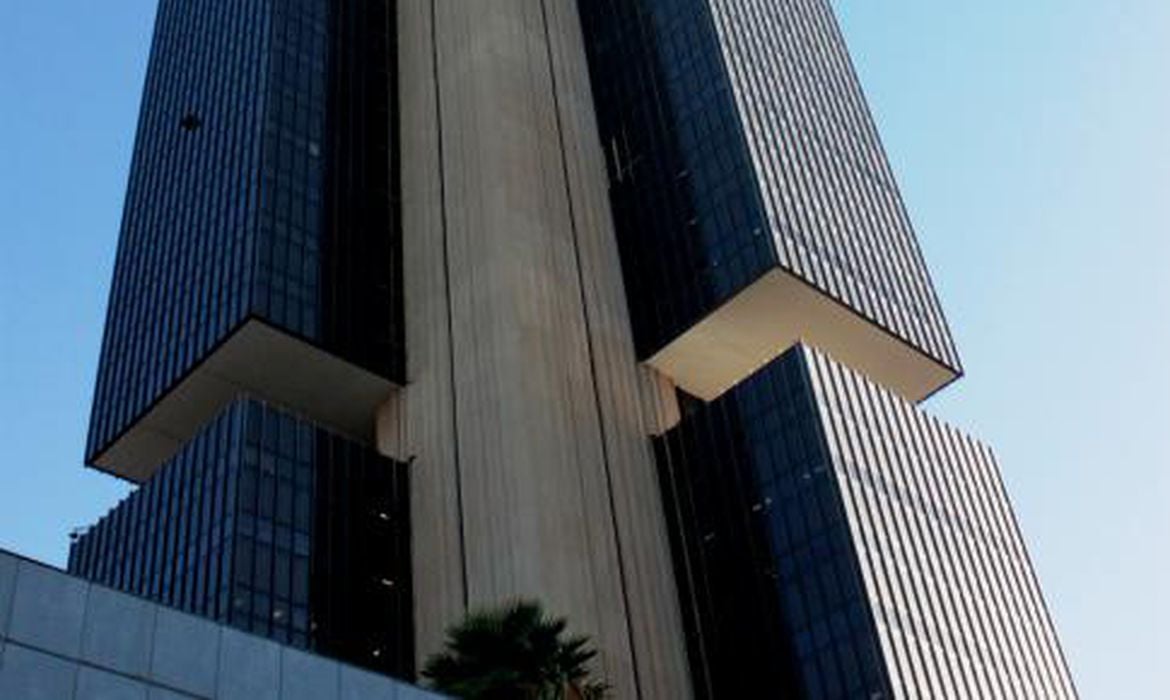 BC:  setor público tem superávit primário de R$ 20,440 bi em julho, abaixo da projeção