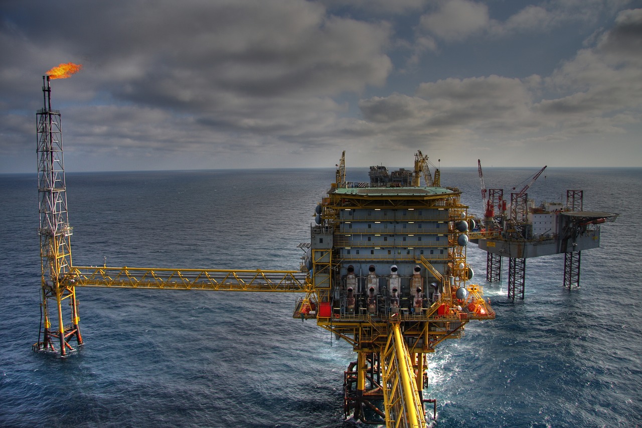 Estoques de petróleo dos EUA chegam a 4,4 mi de barris e surpreendem o mercado