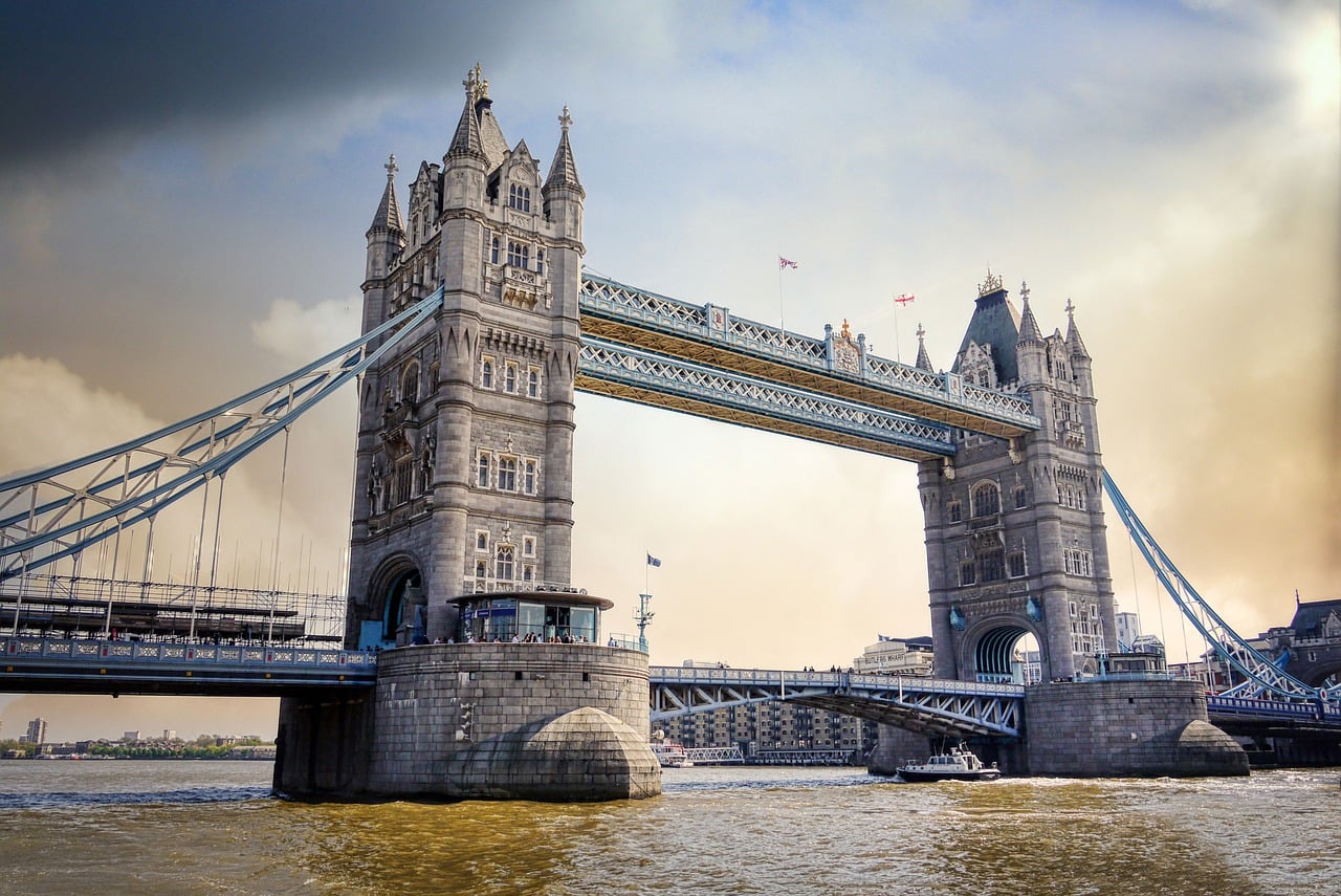 Banco da Inglaterra (BoE) eleva taxa básica de juros em 50 pontos, a 2,25%
