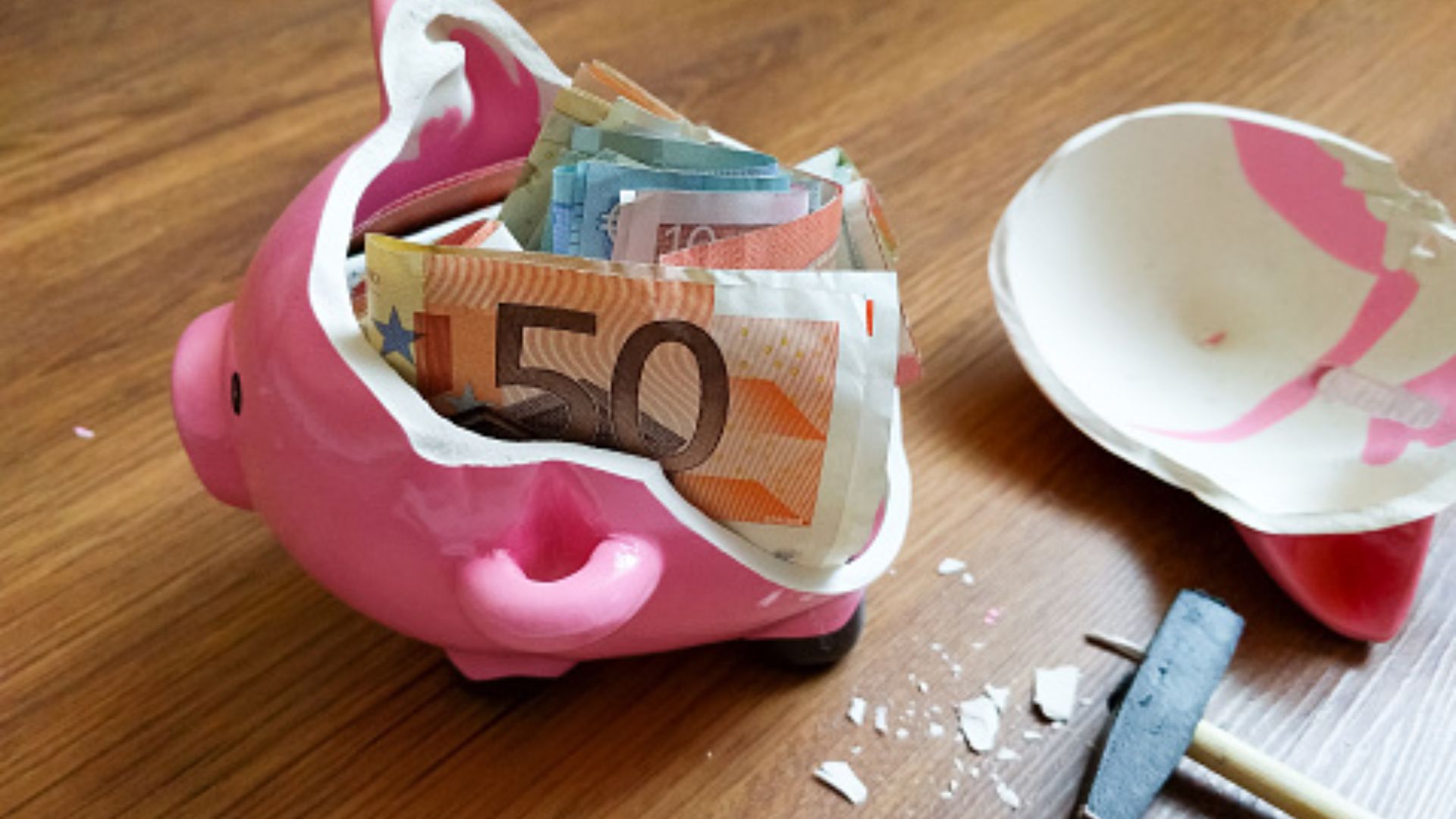 Brasileiros fogem da poupança para investir em renda fixa