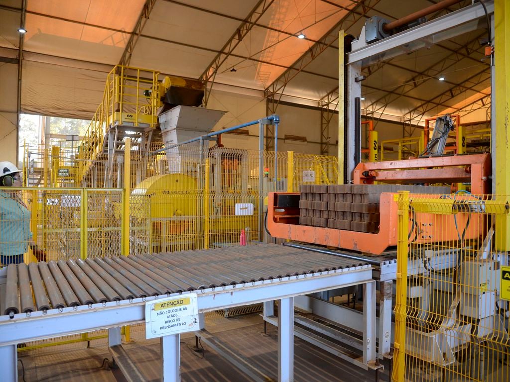 PMI Industrial do Brasil fica em 44,2 pontos em dezembro